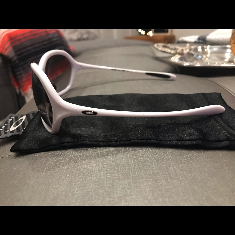 Oakley warm up sunglasses in polished white